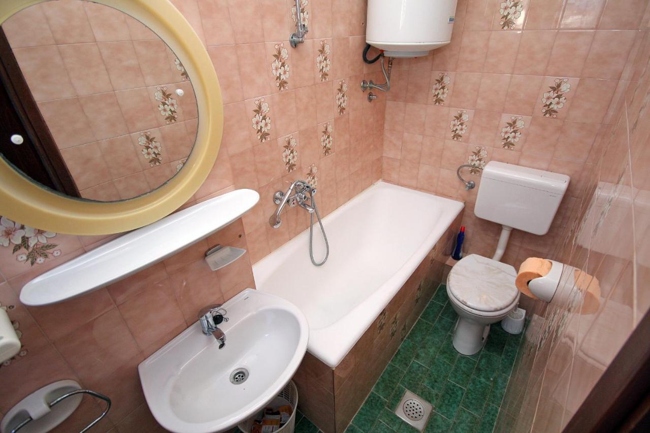 Apartment Supetarska Draga - Donja 5030A Екстер'єр фото