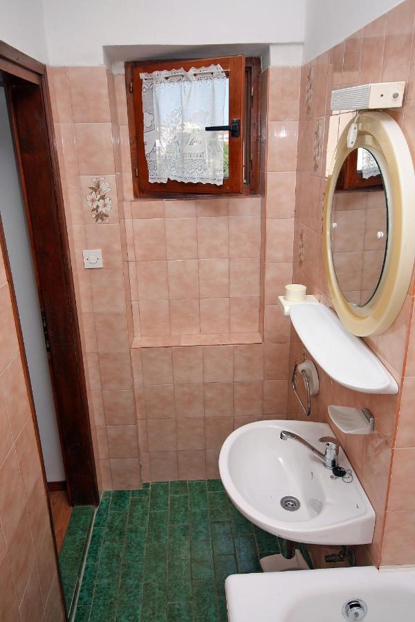 Apartment Supetarska Draga - Donja 5030A Екстер'єр фото