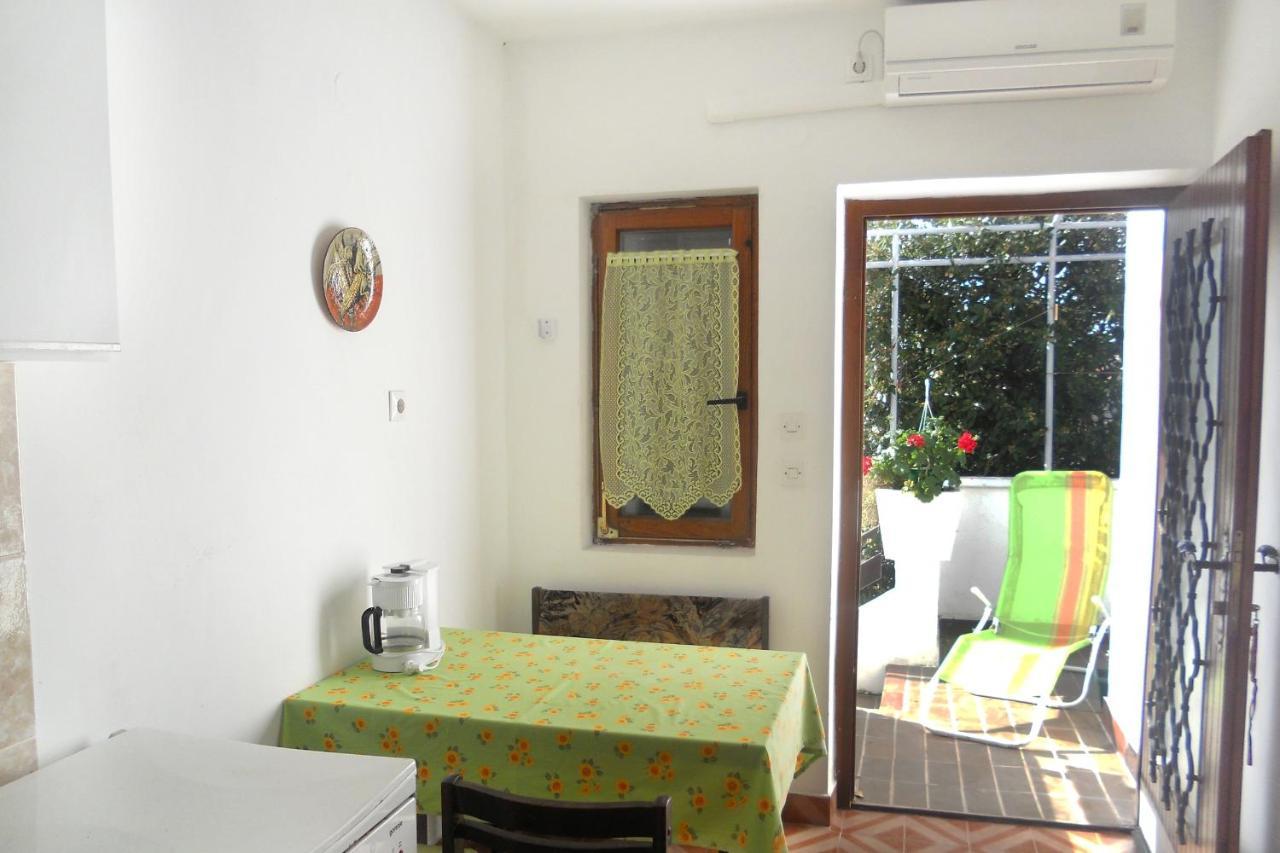 Apartment Supetarska Draga - Donja 5030A Екстер'єр фото